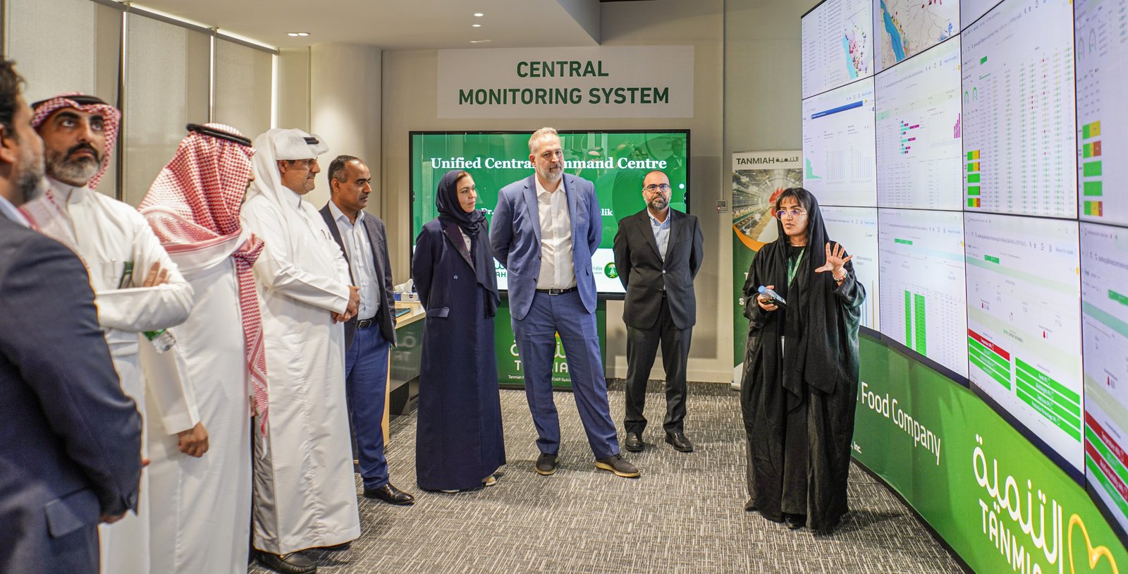 The MEWA delegation is briefed at Tanmiah&rsquo;s Central Monitoring System and unified command centre